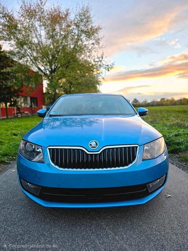 Blau Gebraucht 2015 Skoda Octavia Limousine | 10.760 € (Guter Preis) - Bild 1/4
