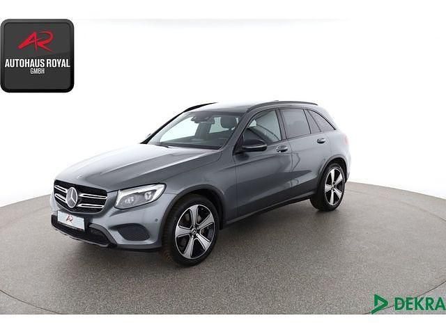 Grau (metallic) Gebraucht 2017 Mercedes GLC250 Night SUV | 26.880 € (Guter Preis) - Bild 1/1