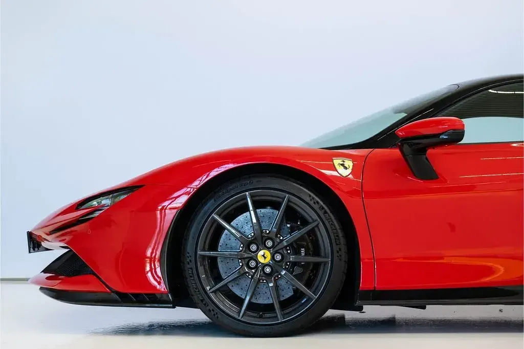 Second-hand Ferrari SF90 1000 CP (735 kW) 2021 Roșu