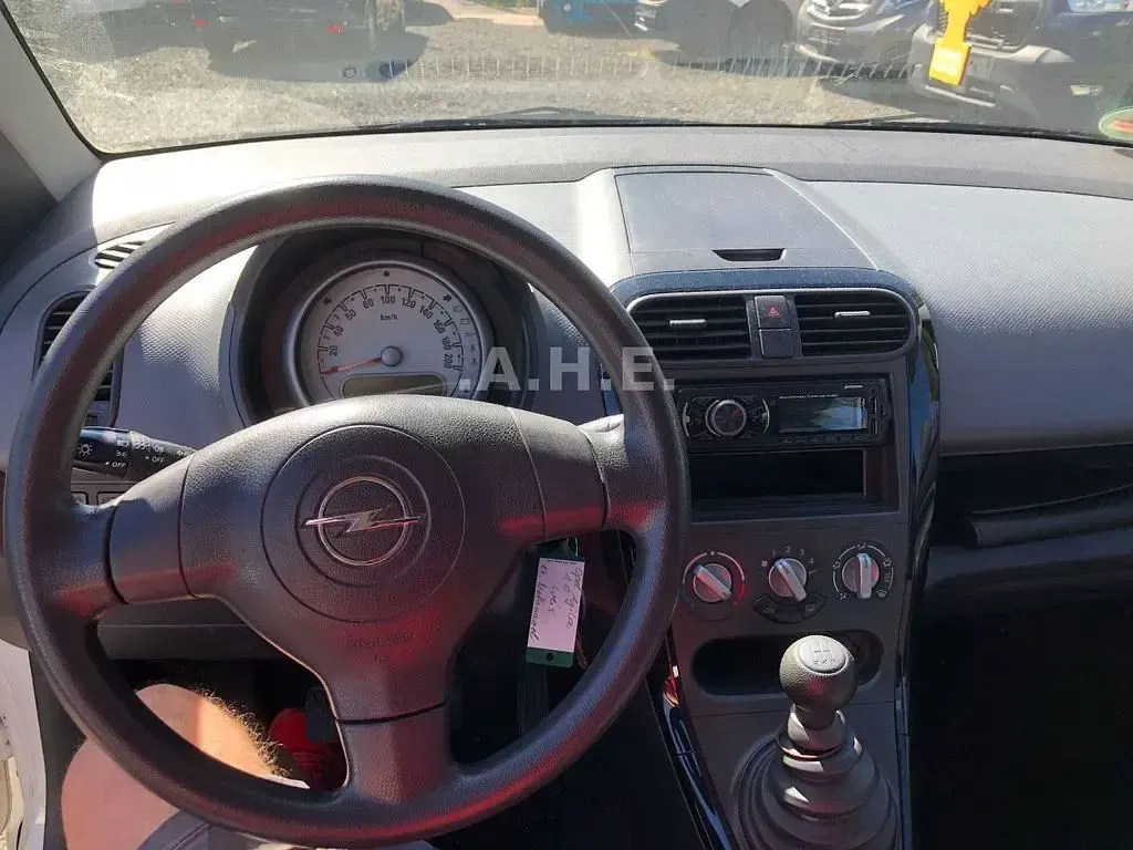 Gebraucht Opel Agila 68 PS (50 kW) 2011 Weiß Kleinwagen