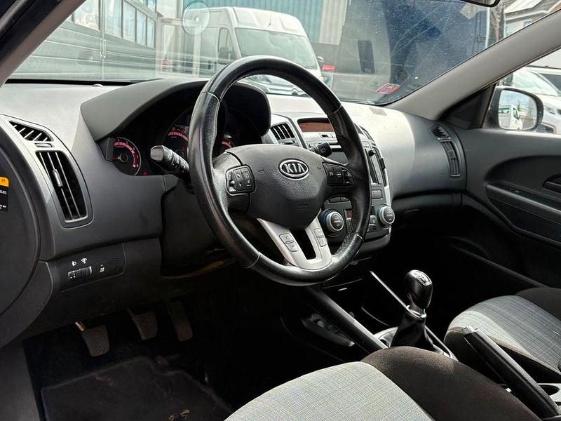 Gebraucht Kia Ceed 105 PS (77 kW) 2012 Grau Kleinwagen