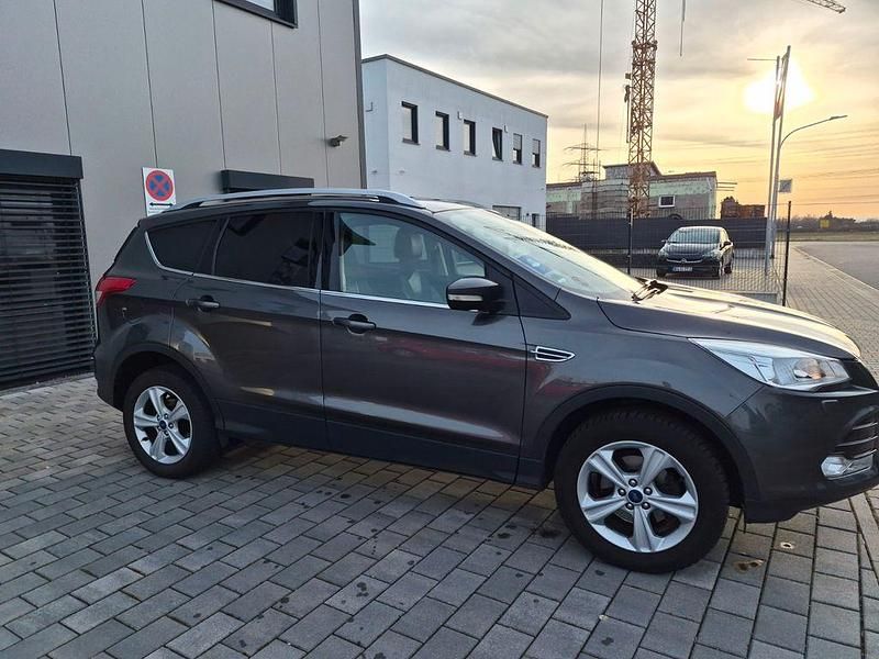 Gebraucht Ford Kuga Titanium 150 PS (110 kW) 2016 Grau SUV
