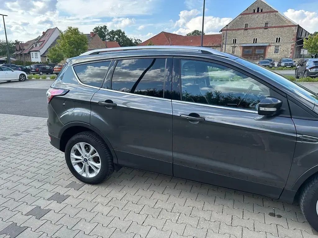 Gebraucht Ford Kuga Titanium 150 PS (110 kW) 2017 Grau SUV
