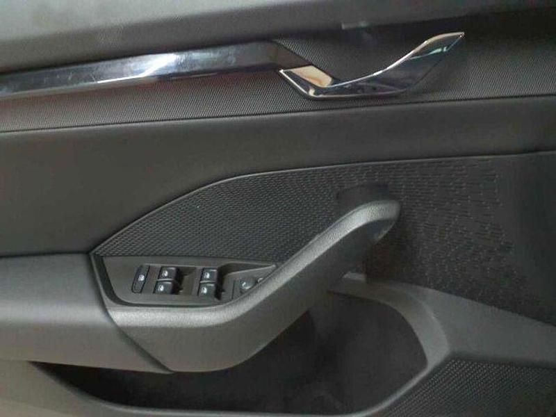 Gebraucht Skoda Octavia Clever 150 PS (110 kW) 2022 Blackmagic perleffekt Kombi