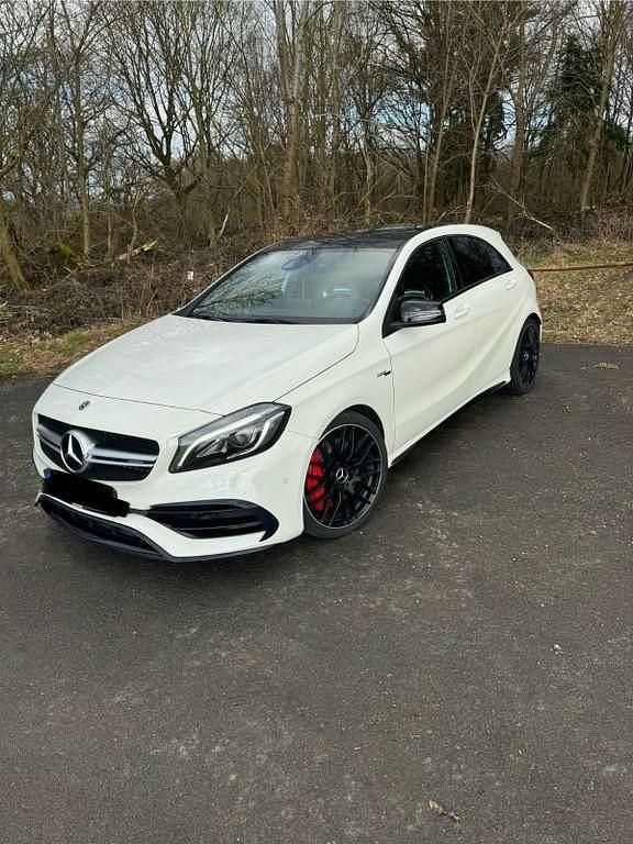 Weiß Gebraucht 2018 Mercedes A45 AMG AMG Limousine | 30.200 € (Guter Preis) - Bild 1/4