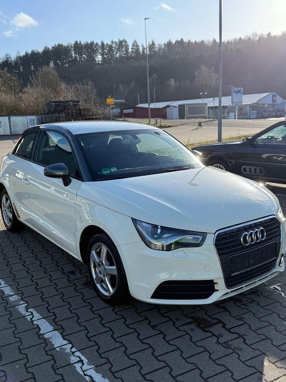 Gebraucht Audi A1 Attraction 86 PS (63 kW) 2011 Weiß Kleinwagen
