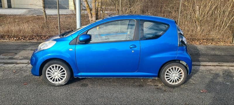 Gebraucht Citroën C1 70 PS (51 kW) 2012 Blau Kleinwagen