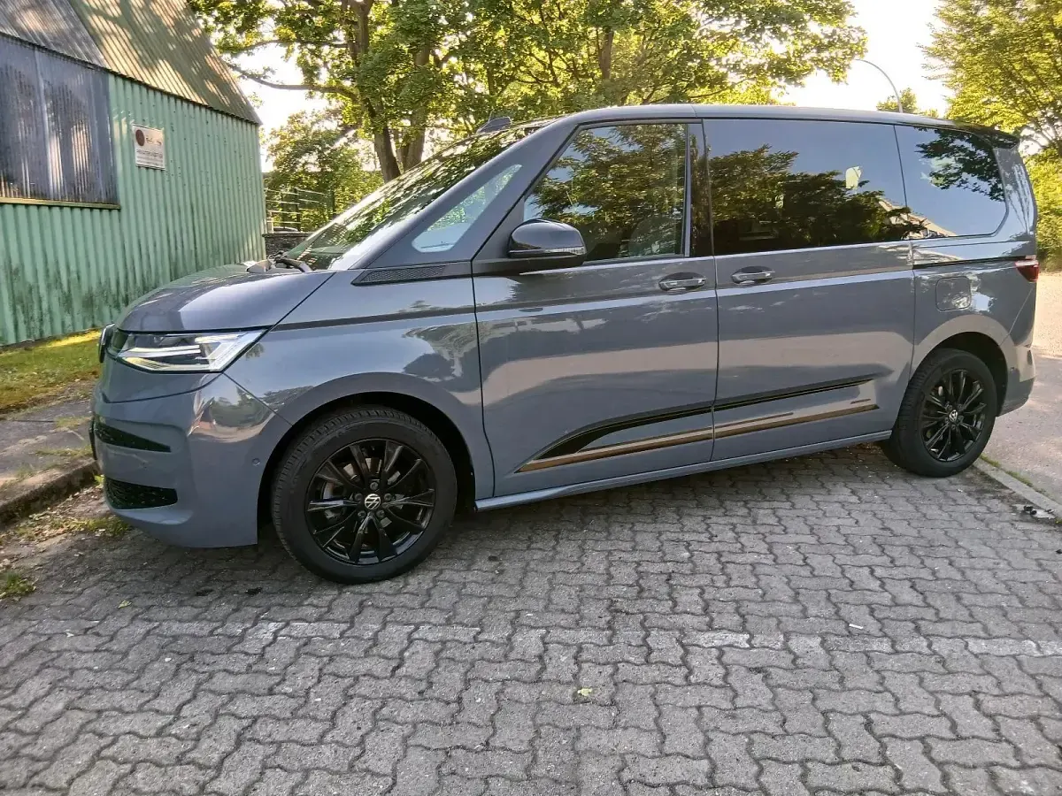 Gebraucht VW Multivan Edition 149 PS (109 kW) 2022 Grau Van / Kleinbus