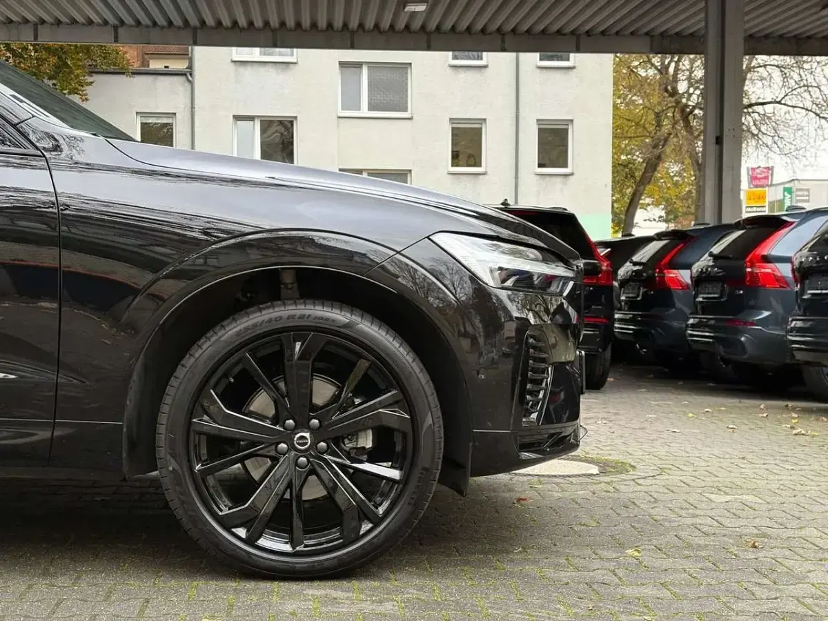 Gebraucht Volvo XC60 Plus 250 PS (183 kW) 2025 Schwarz SUV
