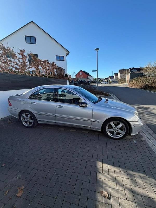 Gebraucht Mercedes C320 224 PS (164 kW) 2005 Silber Limousine