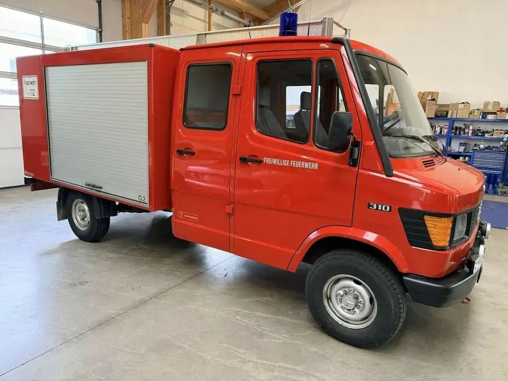 Gebraucht Mercedes T1 105 PS (77 kW) 1995 Feuerrot Van