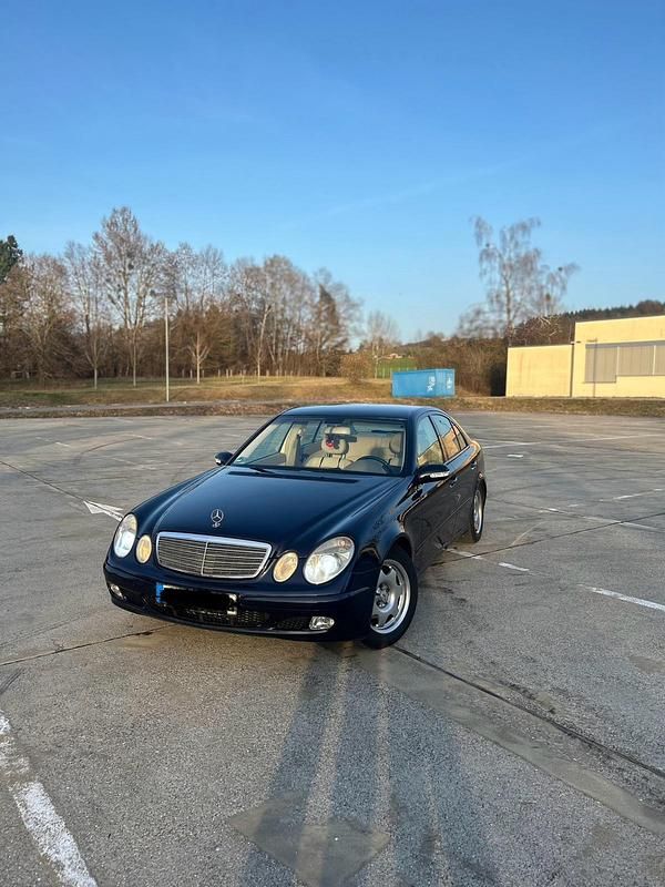 Gebraucht Mercedes E220 150 PS (110 kW) 2003 Blau Limousine