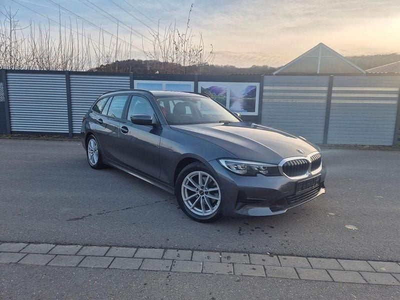 Gebraucht BMW 320 Sport Line 190 PS (139 kW) 2022 Grau Kombi
