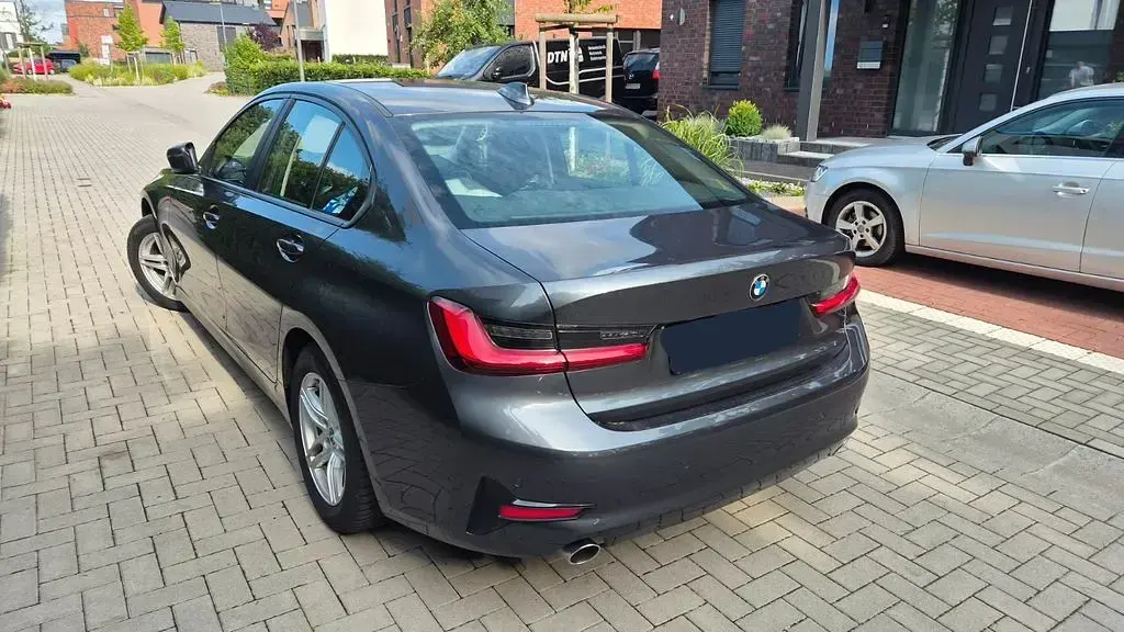 Gebraucht BMW 318 150 PS (110 kW) 2020 Grau Limousine