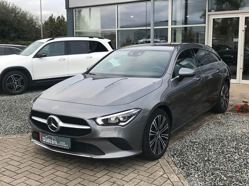 Grau Gebraucht 2023 Mercedes CLA200 Progressive Limousine | 26.899 € (Guter Preis) - Bild 1/4