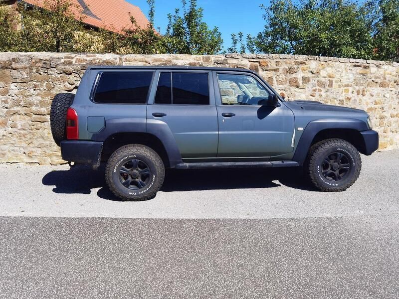 Grün Gebraucht 2010 Nissan Patrol SUV | 20.250 € - Bild 1/4
