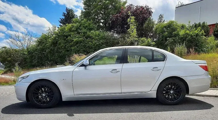 Gebraucht BMW 523 190 PS (139 kW) 2009 Silber Limousine
