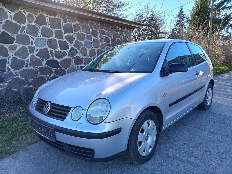 Gebraucht VW Polo Basis 75 PS (55 kW) 2003 Silber Limousine