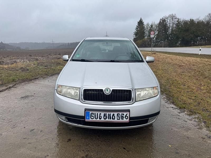 Gebraucht Skoda Fabia Comfort 68 PS (50 kW) 2000 Silber Limousine