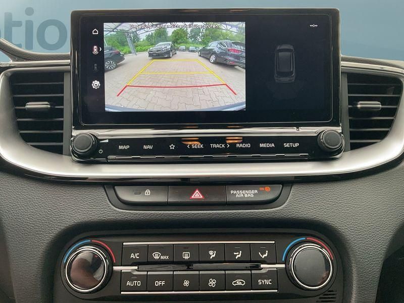 Gebraucht Kia Ceed 120 PS (88 kW) 2023 Silber Kleinwagen