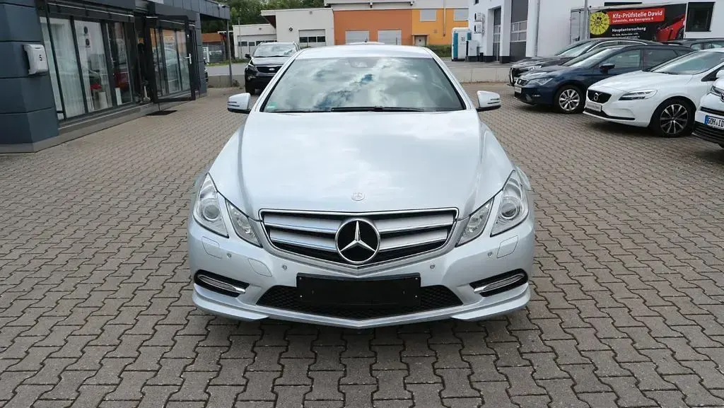 Usado Mercedes E200 184 CV (135 kW) 2013 Plateado Coupe