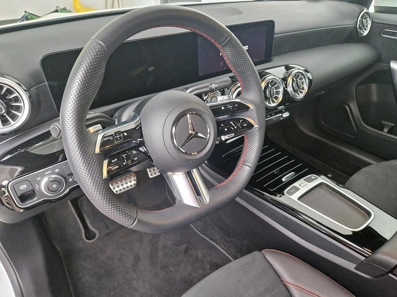 Gebraucht Mercedes A200 Advanced Plus 163 PS (119 kW) 2023 Weiß Limousine