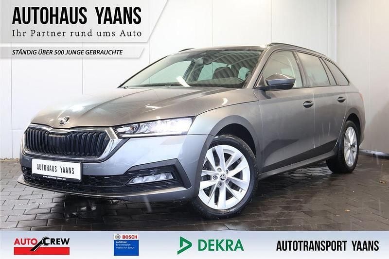 Grau Gebraucht 2023 Skoda Octavia Ambition Limousine | 20.989 € (Superpreis) - Bild 1/4