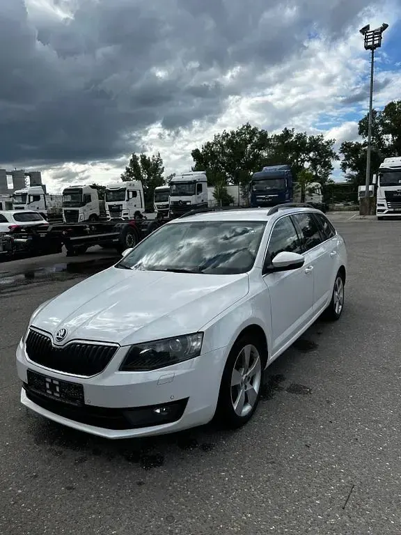 Gebraucht Skoda Octavia Elegance 105 PS (77 kW) 2014 Weiß Kombi