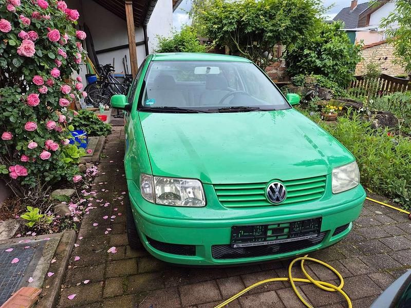 Grün Gebraucht 2001 VW Polo Edition Limousine | 500 € (Superpreis) - Bild 1/4
