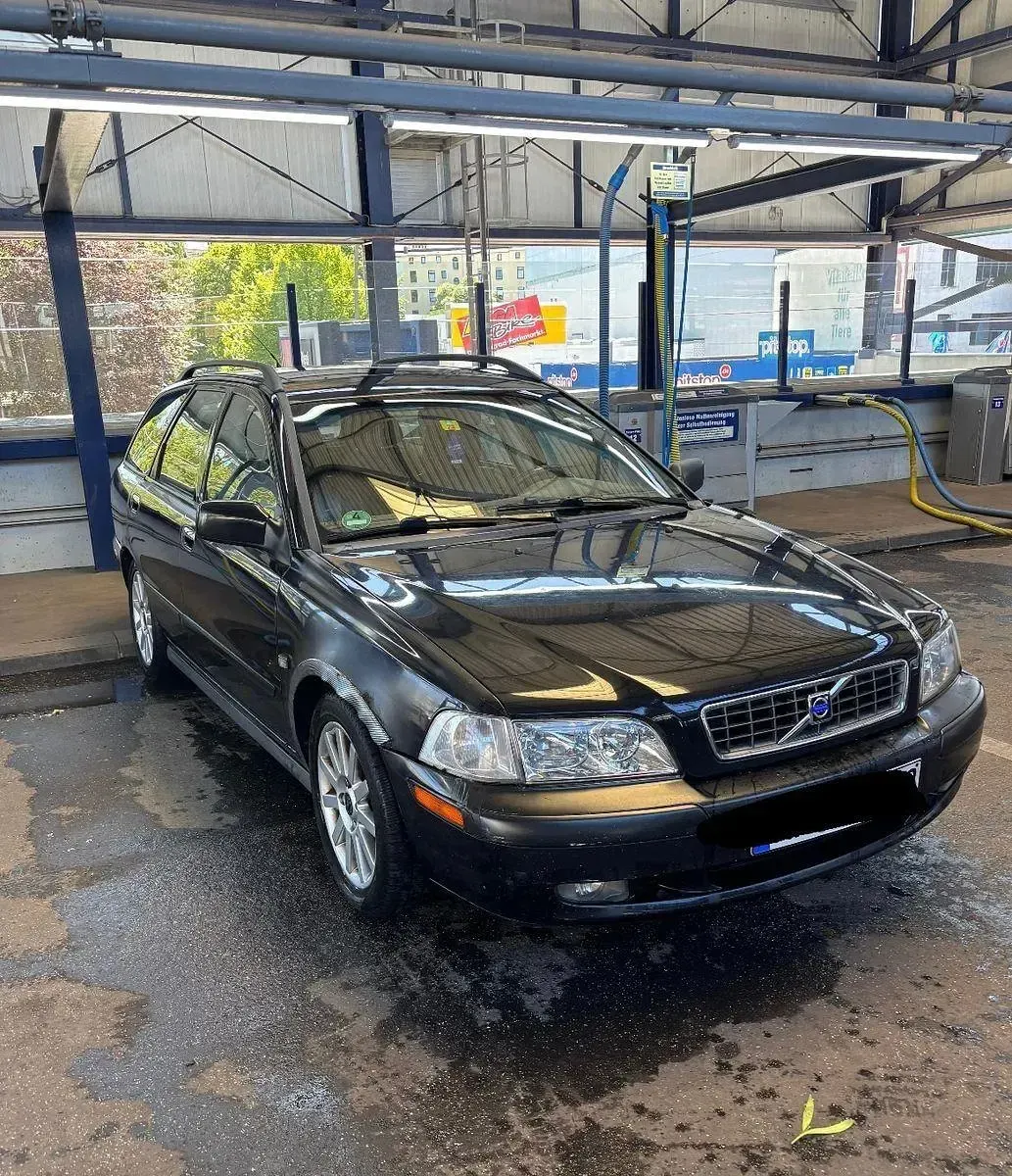 Gebraucht Volvo V40 122 PS (89 kW) 2003 Schwarz Kombi