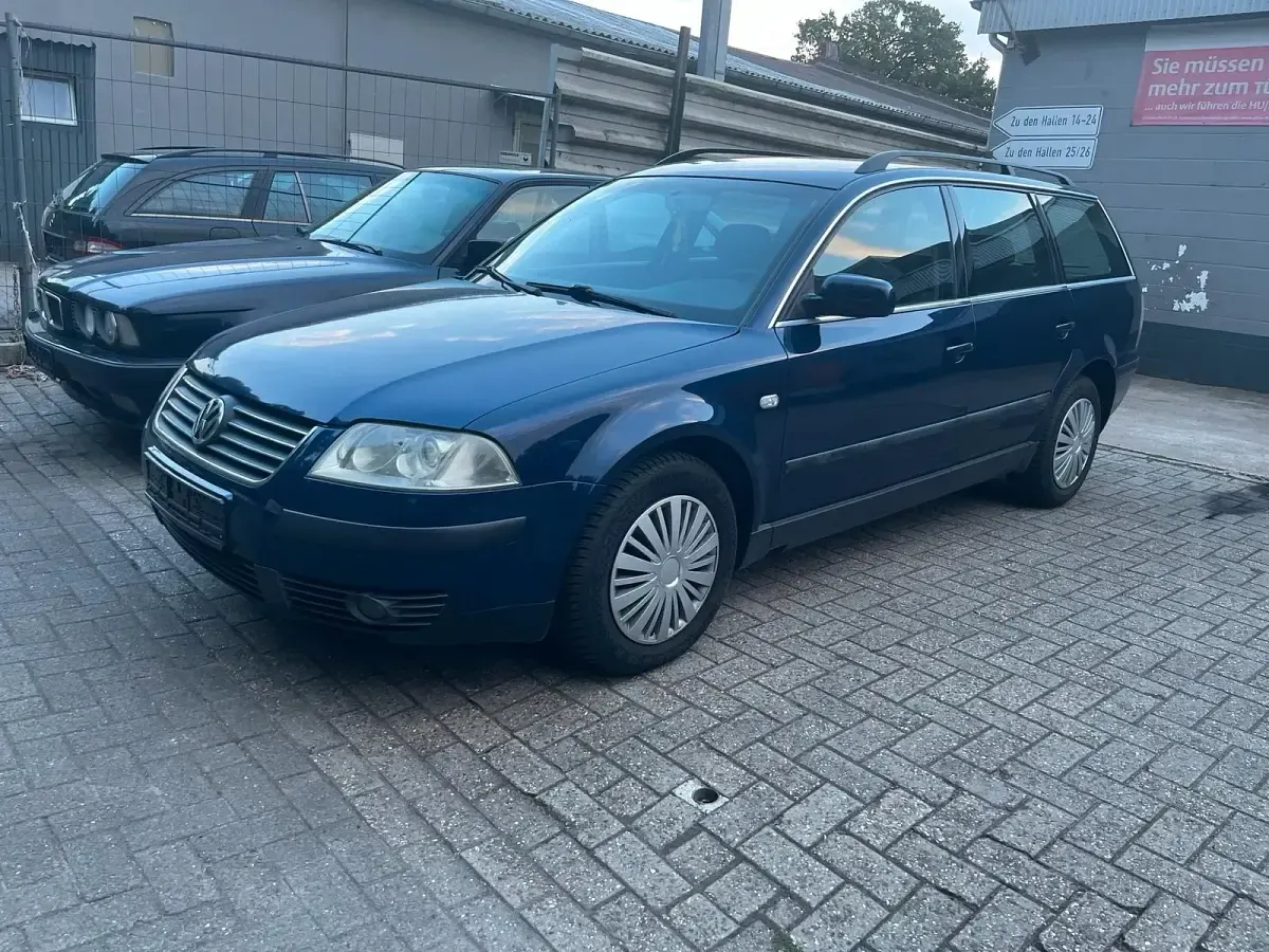 Gebraucht VW Passat 131 PS (96 kW) 2001 Blau Kombi