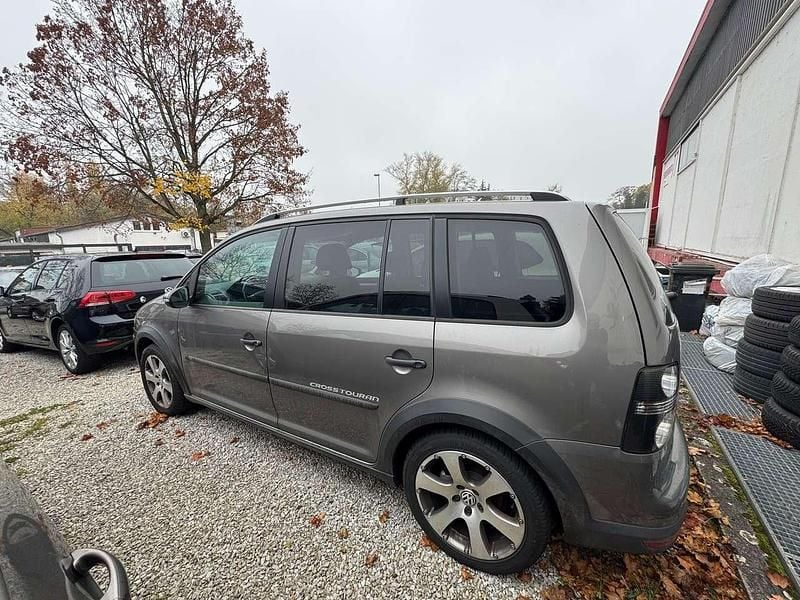 Grau Gebraucht 2009 VW Touran Cross Highline Van / Kleinbus | 5.198 € (Guter Preis) - Bild 1/4