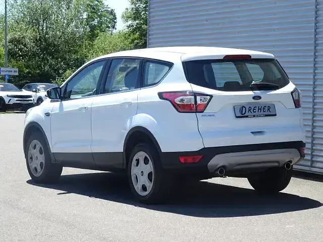 Gebraucht Ford Kuga Trend 120 PS (88 kW) 2019 Frostweiß SUV