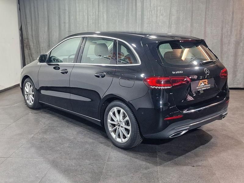 Gebraucht Mercedes B200 Progressive 163 PS (119 kW) 2019 Schwarz Van / Kleinbus