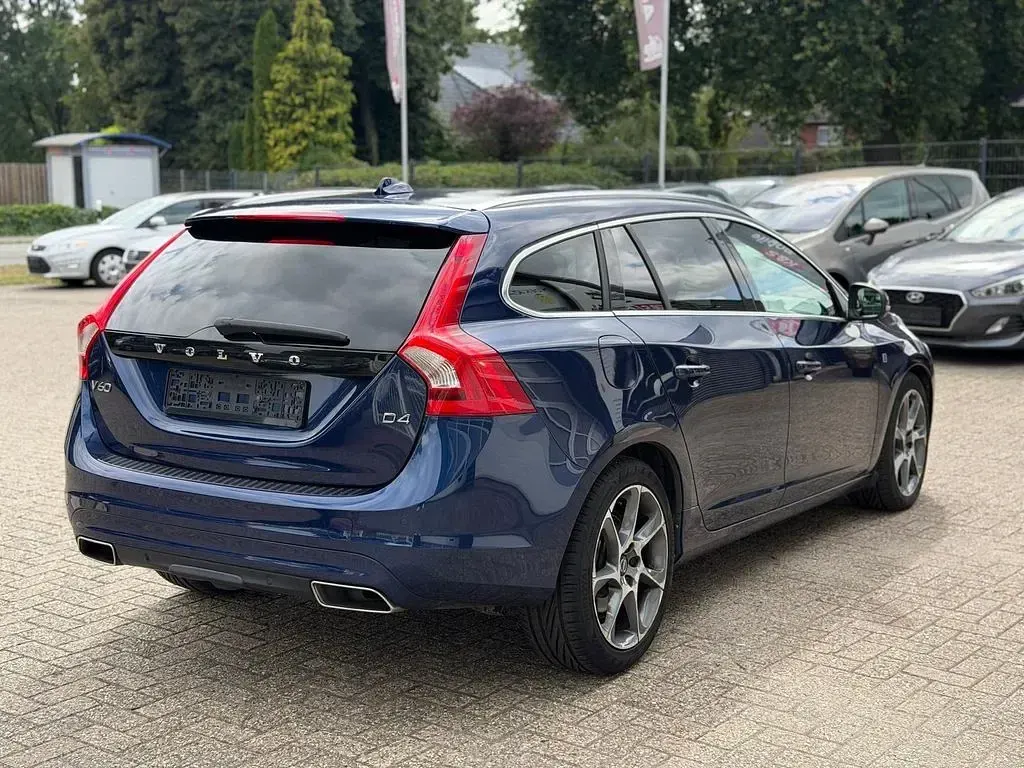 Gebraucht Volvo V60 Ocean Race 181 PS (133 kW) 2015 Blau Kombi