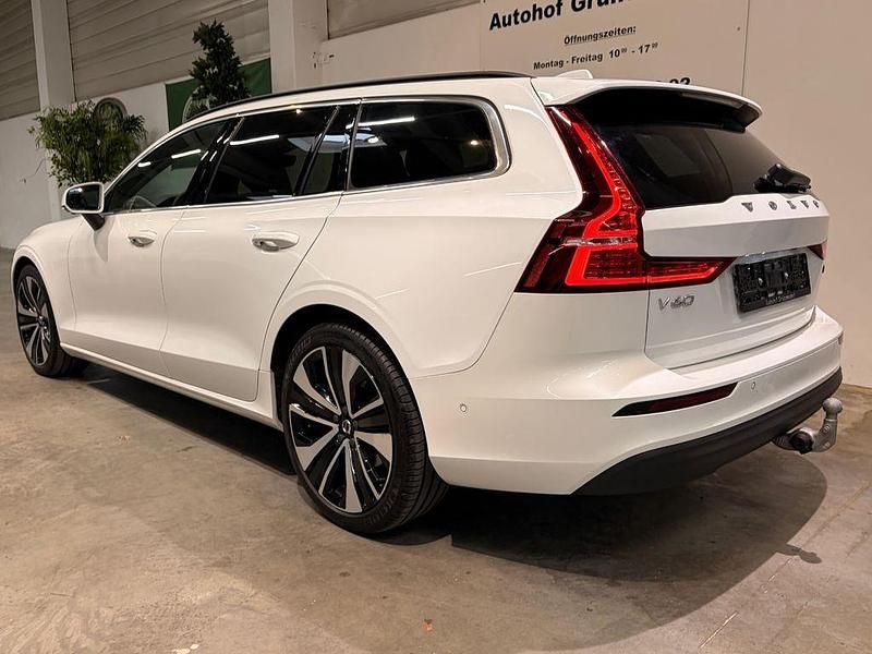 Gebraucht Volvo V60 Core 197 PS (144 kW) 2025 Weiß Kombi