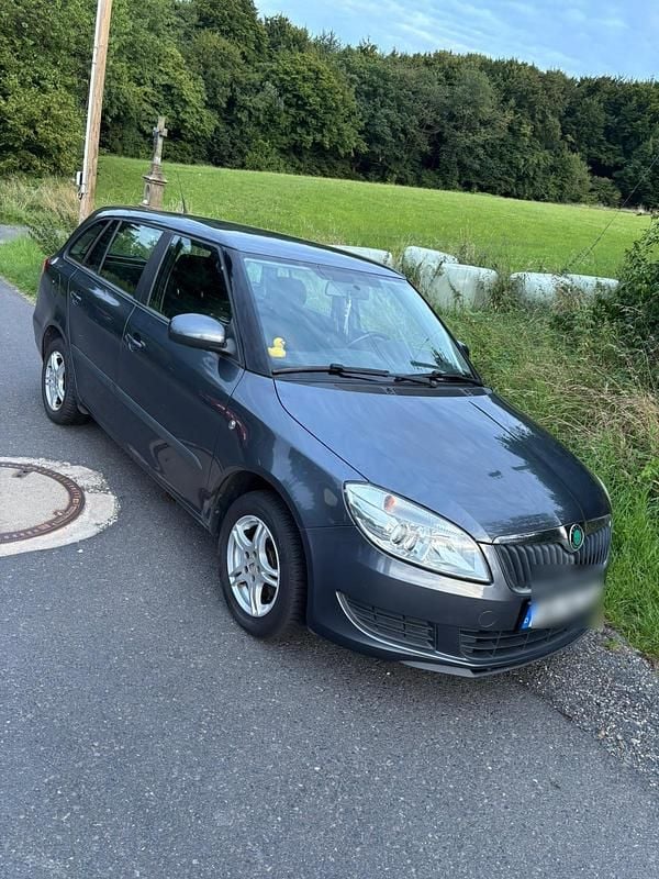 Grau Gebraucht 2012 Skoda Fabia Kombi | 2.000 € (Guter Preis) - Bild 1/4
