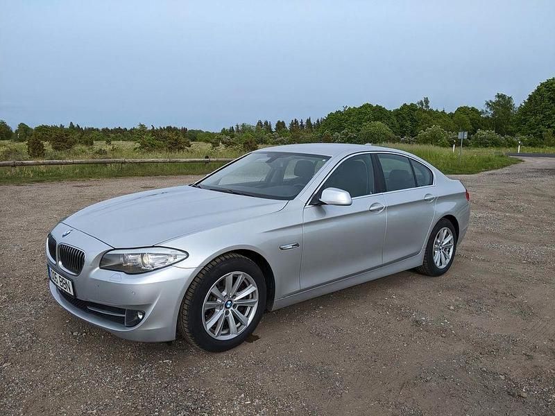 Silber Gebraucht 2013 BMW 520 Limousine | 7.000 € (Guter Preis) - Bild 1/4
