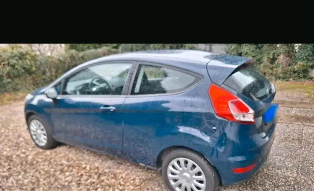 Gebraucht Ford Fiesta 70 PS (51 kW) 2016 Blau Kleinwagen