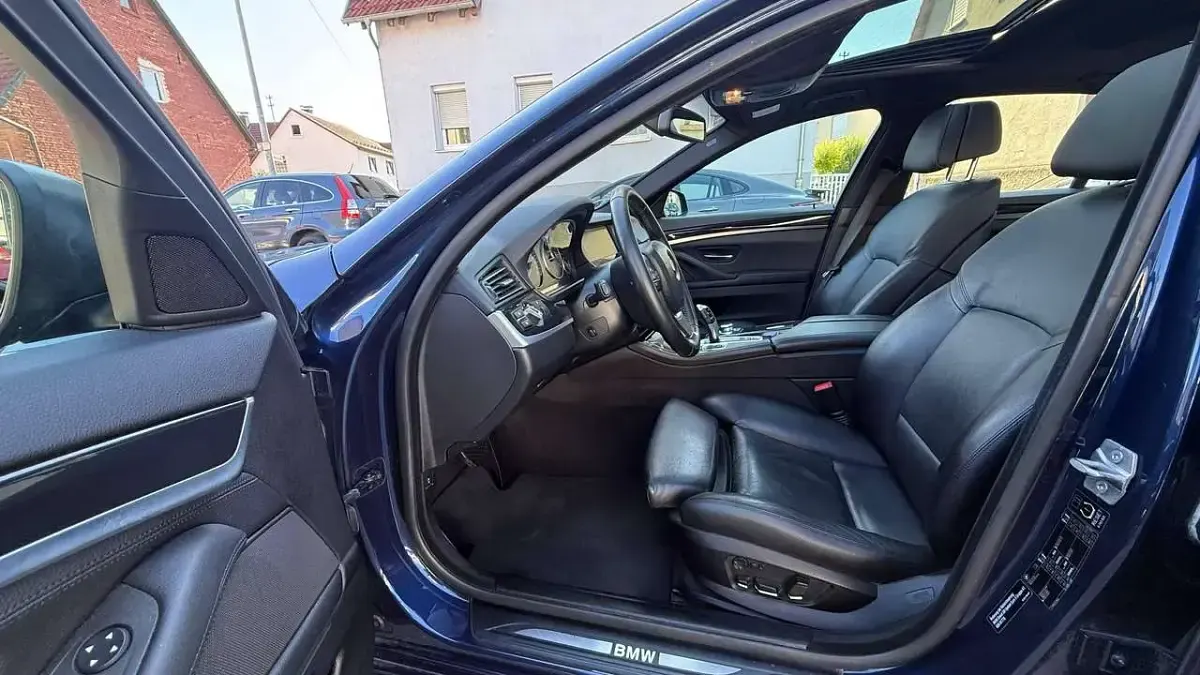Gebraucht BMW 520 184 PS (135 kW) 2012 Tiefseeblau metallic Limousine