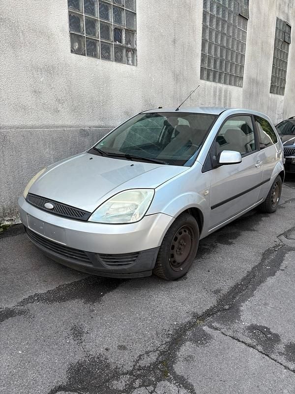 Silber Gebraucht 2005 Ford Fiesta Kleinwagen | 600 € (Guter Preis) - Bild 1/4