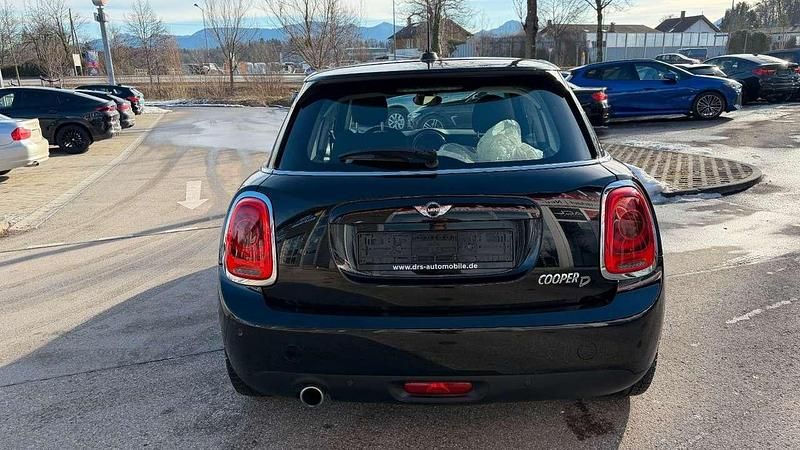 Gebraucht Mini Cooper D Chili 116 PS (85 kW) 2015 Midnight black metallic Kleinwagen