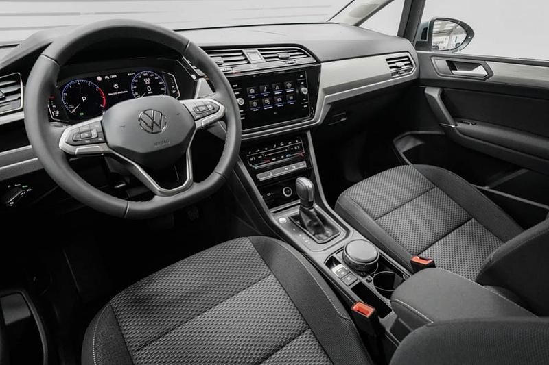 Neu VW Touran 150 PS (110 kW) 2025 Oyster silber metallic (f0) Van / Kleinbus