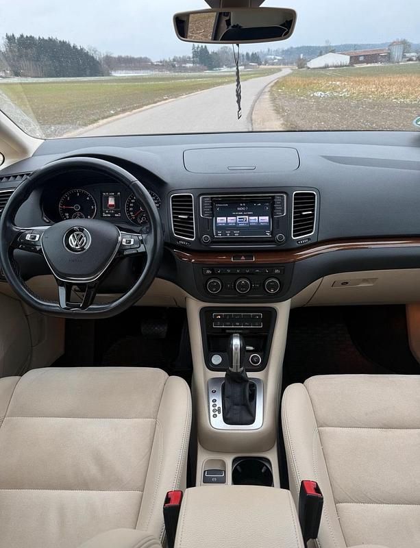 Gebraucht VW Sharan 184 PS (135 kW) 2015 Braun Van / Kleinbus