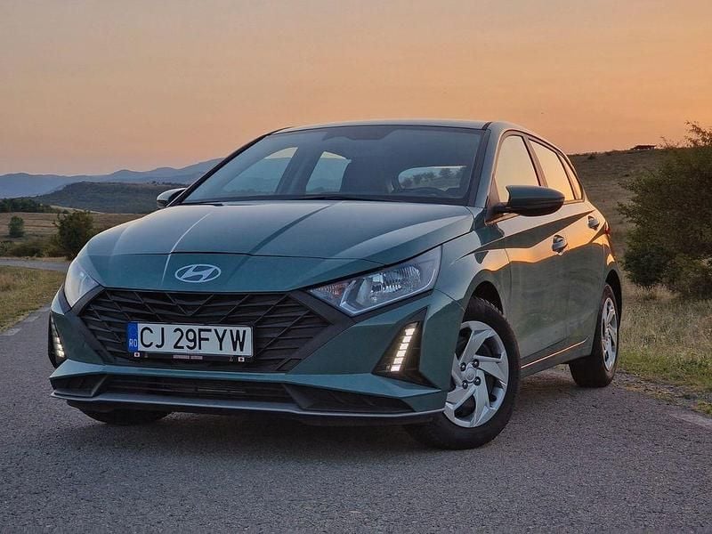 Grün Gebraucht 2025 Hyundai i20 Limousine | 13.915 € (Superpreis) - Bild 1/4