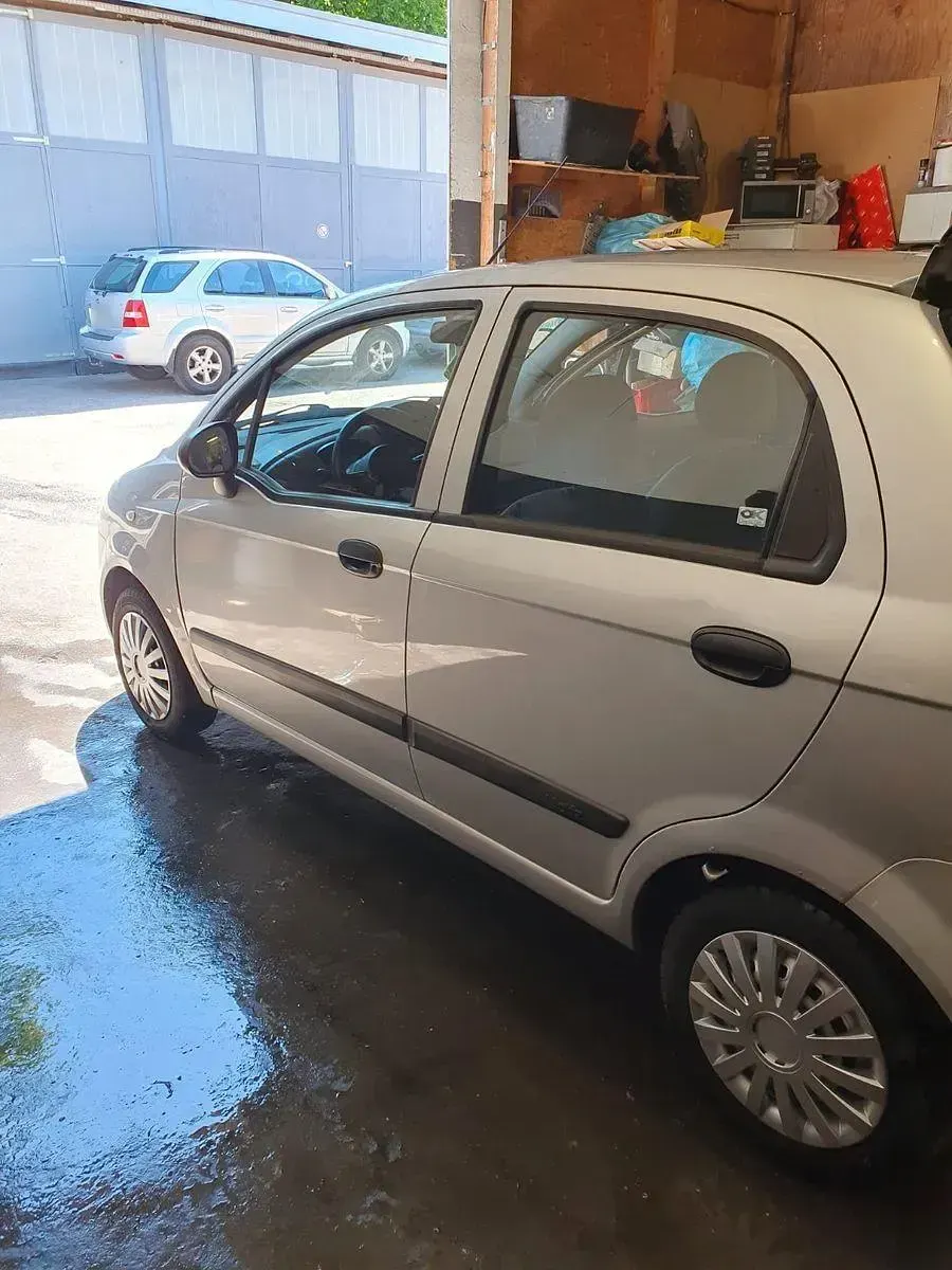 Gebraucht Chevrolet Matiz 52 PS (38 kW) 2009 Silber Kleinwagen