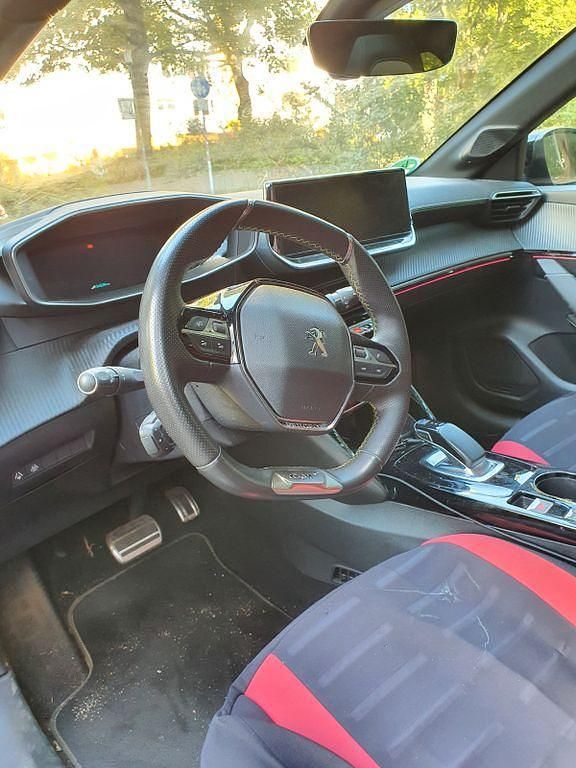 Rot Gebraucht 2020 Peugeot e-208 GT Kleinwagen | 17.000 € (Fairer Preis) - Bild 1/3