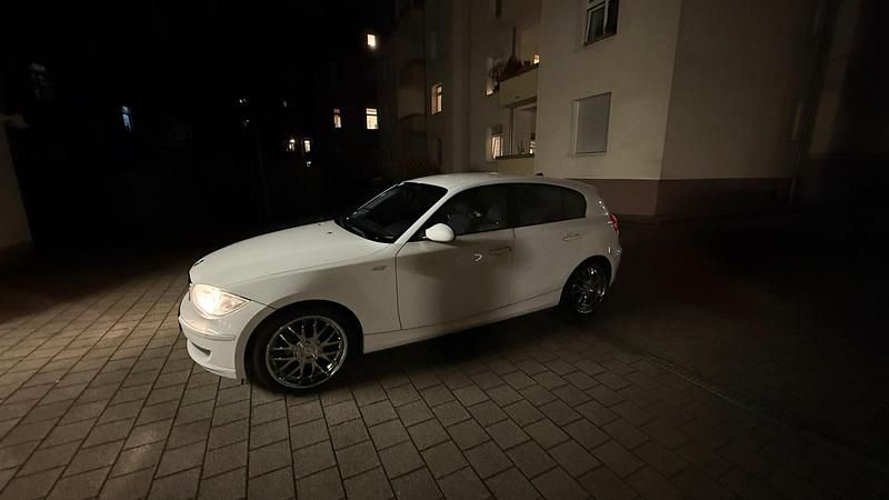 Gebraucht BMW 116 122 PS (89 kW) 2009 Weiß Kleinwagen