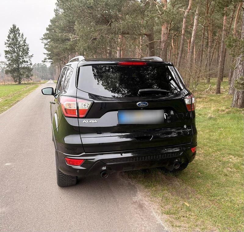 Gebraucht Ford Kuga ST-Line 150 PS (110 kW) 2019 Schwarz SUV