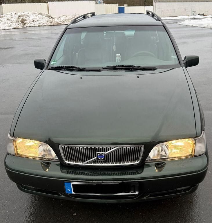 Grün Gebraucht 1999 Volvo V70 Kombi | 1.950 € (Superpreis) - Bild 1/4
